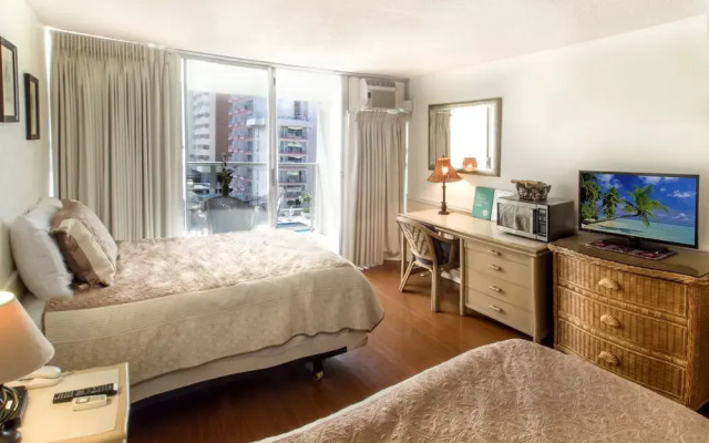 Island Colony 807 - Studio condo by RedAwning