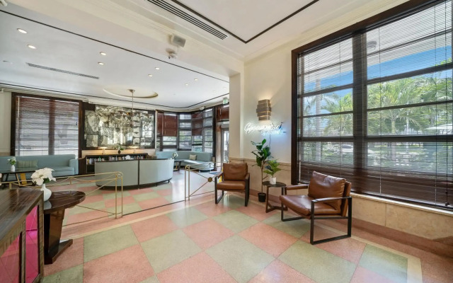 Greenview Hotel by Lowkl