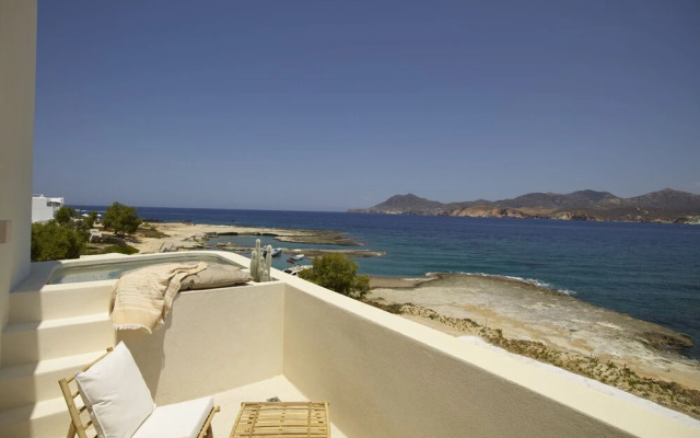 White Pebble Suites