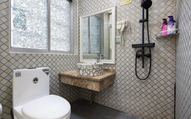 Hongduo Hotel (Xiangxi Road Civil Affairs College)