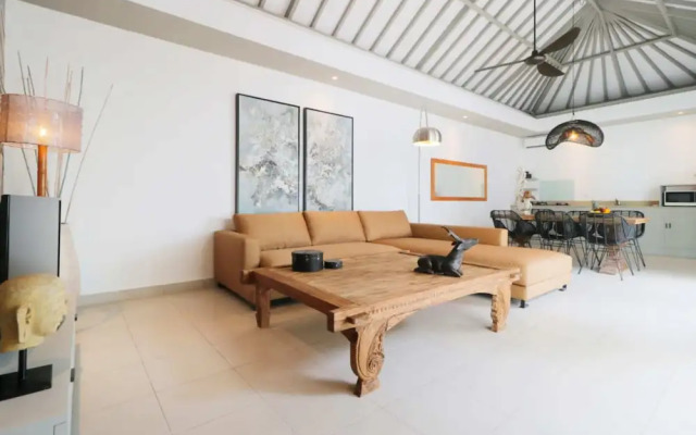Splendid Private Villa, 2 BR, Canggu With Staff