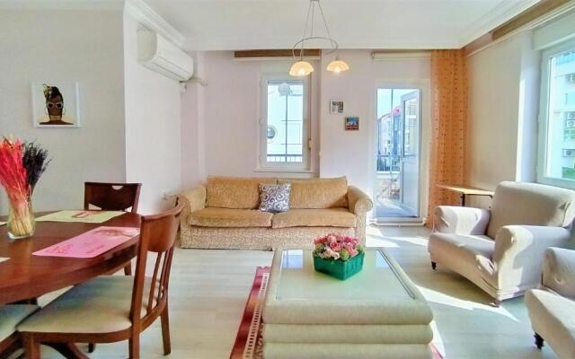 Flat Close to Beach With Balcony in Konyaalti