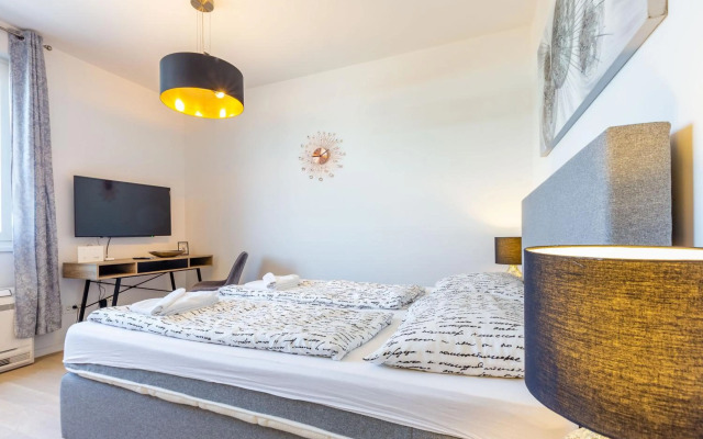 Tiffy studio w private parking