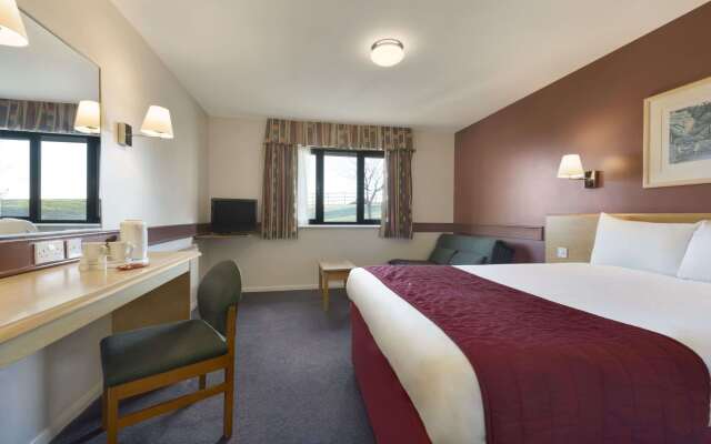 Days Inn by Wyndham Membury M4