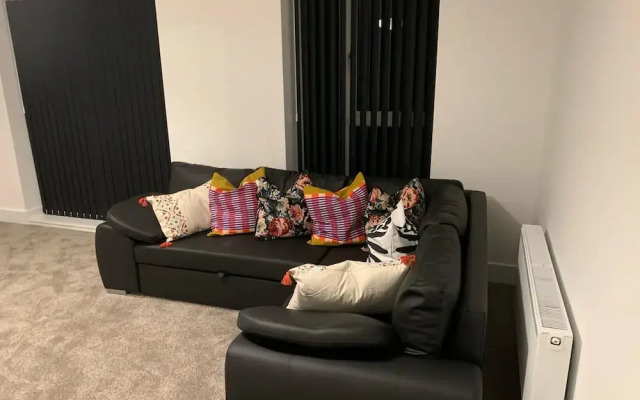 Brand New Entire 4 Bed House/multiple Parking