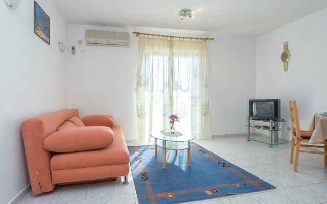 Awesome Apartment in Supetar With 2 Bedrooms and Wifi
