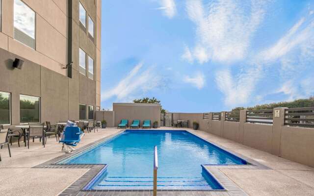 La Quinta Inn & Suites by Wyndham McAllen La Plaza Mall