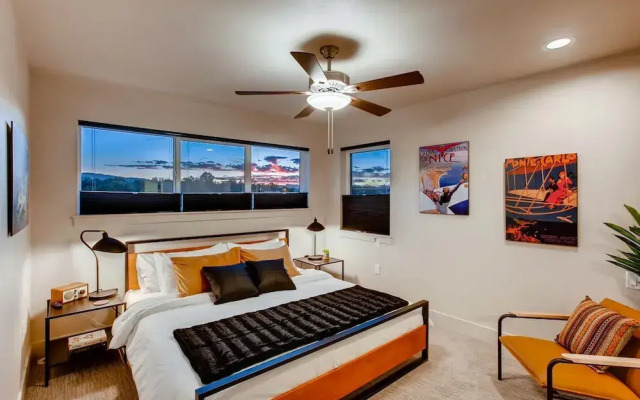 Elegant Townhome Near Old Town, Breweries and River!