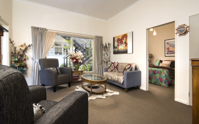 Art Deco Apartment – Guest Rooms – Picton