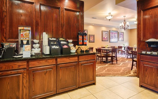 Best Western Plus Crown Colony Inn & Suites