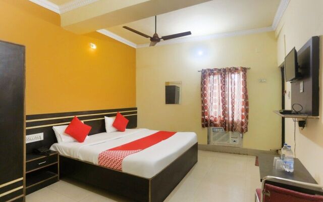 OYO 48884 Hotel Trishakti