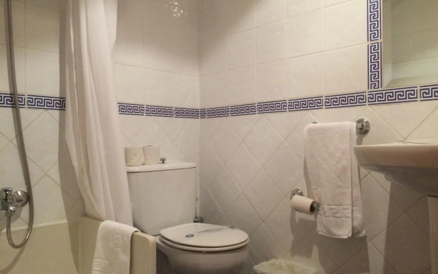 Hermanos Macías Hotel