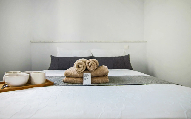 Phaedrus Living: Executive Harbour Suites 203