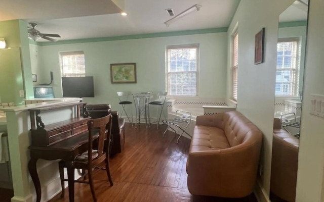 Front Street Inn