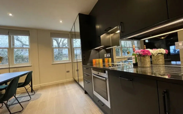 JOIVY Chic Mews house in S Kensington