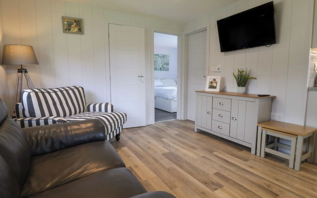 6 Pinewood Retreat