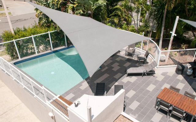 Costa D'ora Apartments