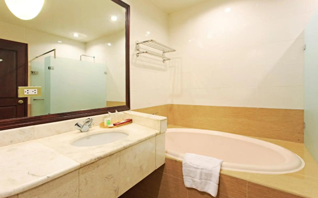 Sarrosa International Hotel and Residential Suites