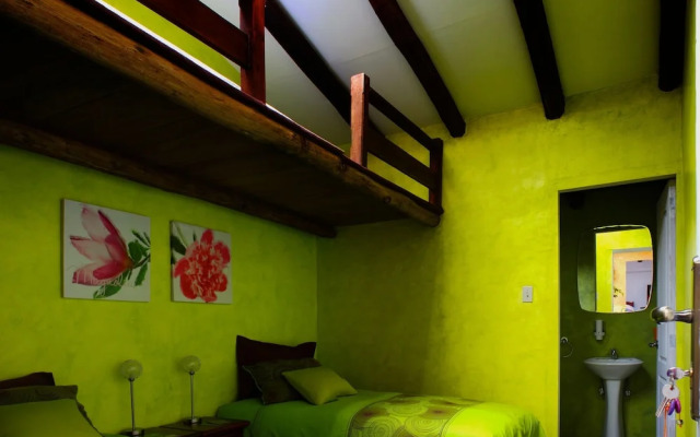 La Casa Amarilla