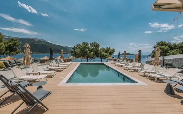 Trizonia Bay Hotel