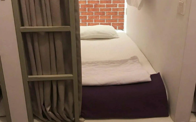 Pillow Talk Hostel