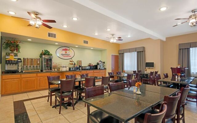Super 8 Airport North