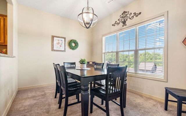 Honey Bee Inn w - Communal Amenities & More!