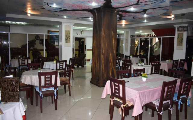 OYO 701 R-kings (former Tomobe Hotel And Restaurant)