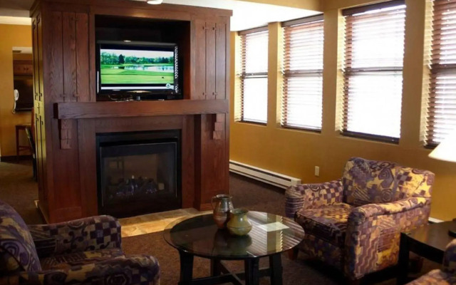 Holiday Inn Pewaukee - Milwaukee West by IHG