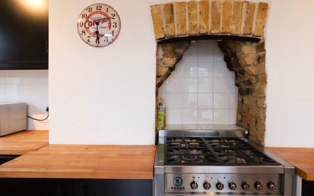 Spacious 4 Bedroom Property With Garden