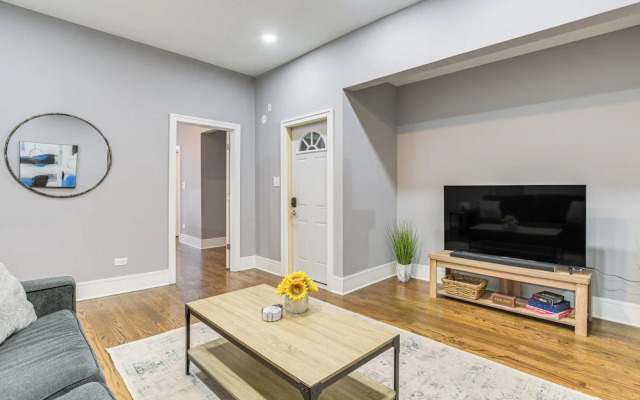 5 Mi to Dtwn: Ukrainian Village Apartment!