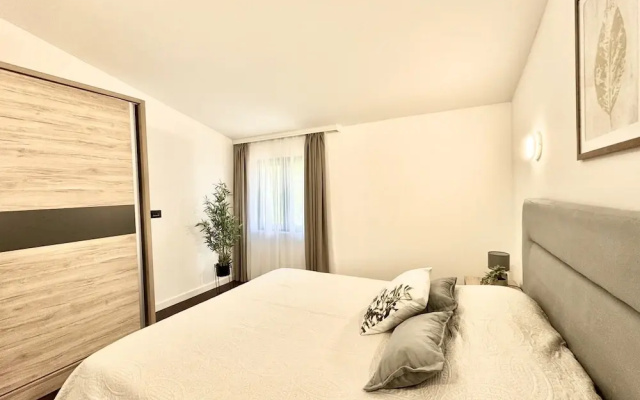 Sunny Bay Apartments