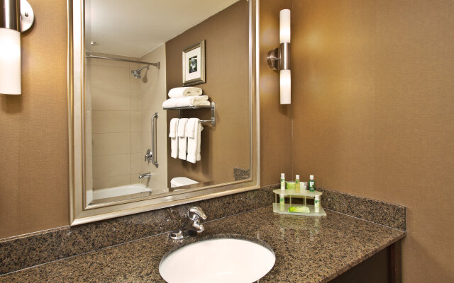Holiday Inn Express & Suites Kingston Central, an IHG Hotel