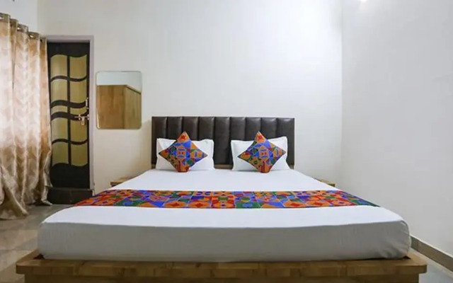 Fabhotel White Retreat Inn