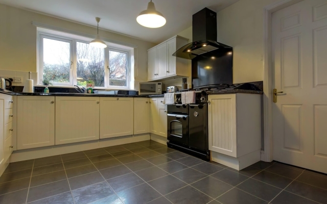 Spacious 5 Bedroom 2 Bathroom House