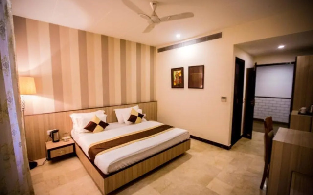 Hotel The City Square & Suites