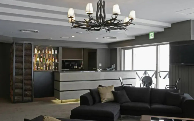 The Ridge Hotel & Apartments