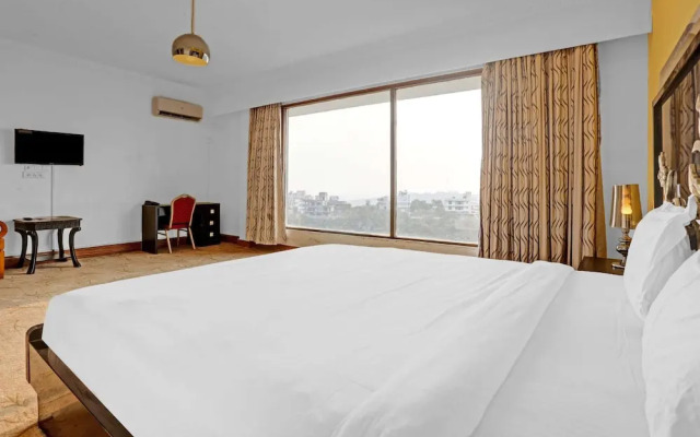 Townhouse 808 Royal Palms Shared Serviced Apartment by OYO Rooms