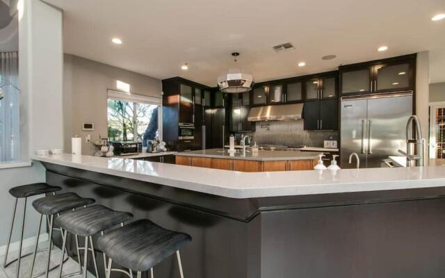 Stunning Private & Modern N. Scottsdale Estate!