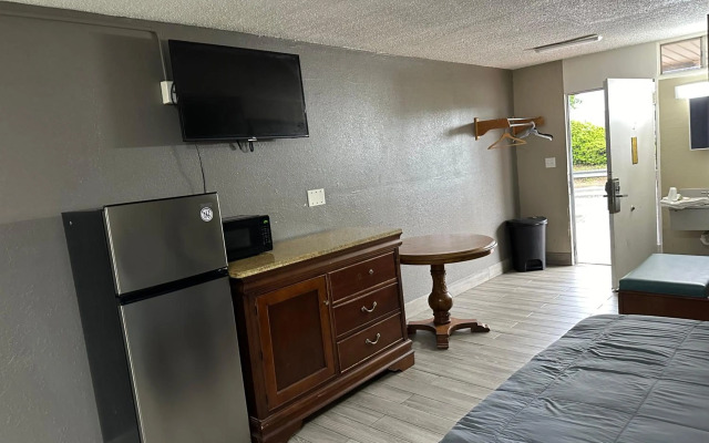 OYO Hotel Greensboro NC Southwest I-85