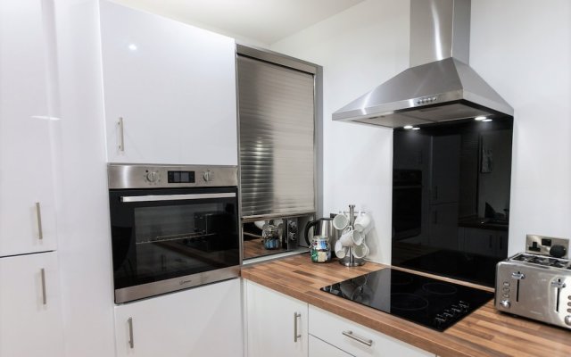 Beautiful 3 Bed Apartment in Media City