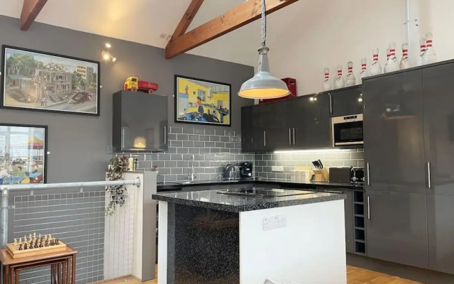 Stylish Tasteful 2bed 2bath Central Townhouse