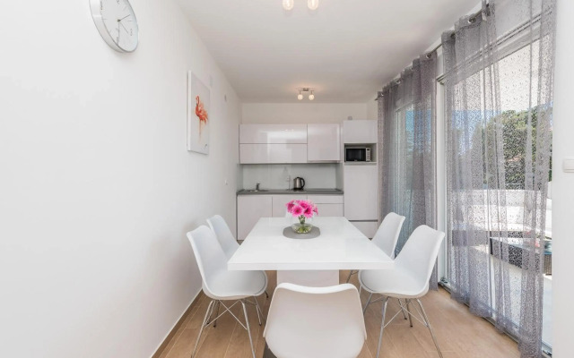 Villa Star 6 luxury apartment with a pool