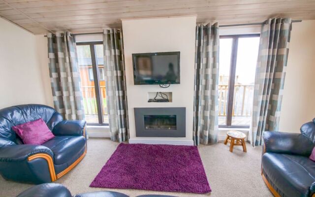 Loch Leven Lodge