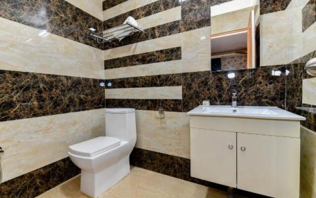 Oyo 24463 Indigo Luxury 4Bhk