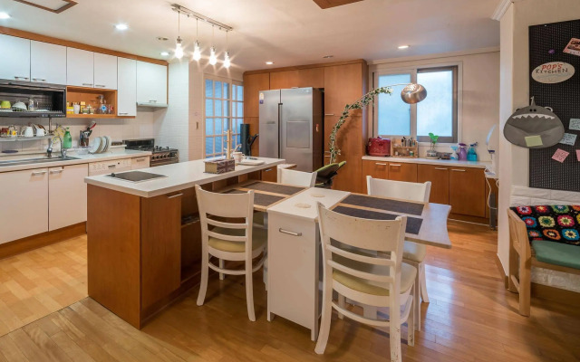 Beauty in Guesthouse (Female Only)