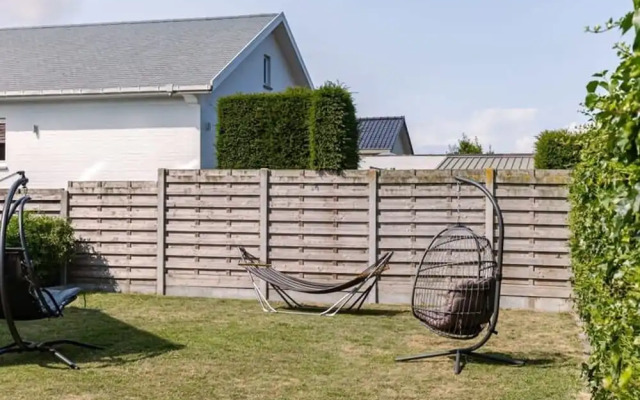 Spacious House With Garden and Parking