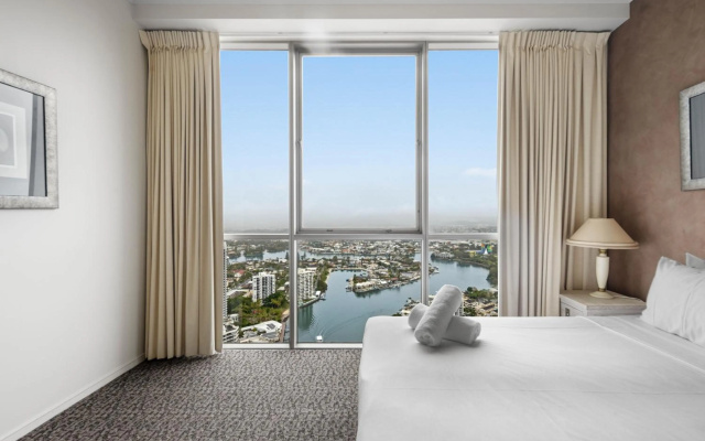 Chevron Renaissance Private Apartments – Guest Rooms – Gold Coast