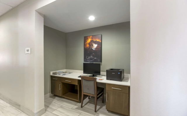 Quality Inn & Suites Carlsbad Caverns Area