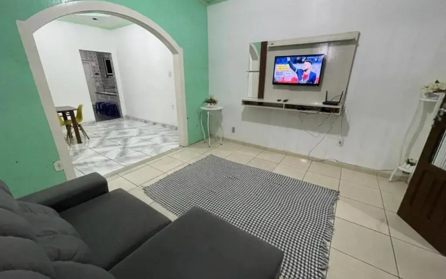 Casa térrea a 2 min da praia dos anjos